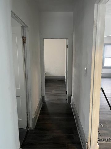 2421 E 4TH Street, Waterloo, IA 50703