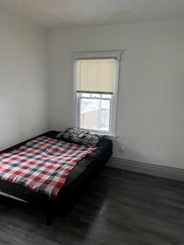 2421 E 4TH Street, Waterloo, IA 50703