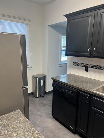 2421 E 4TH Street, Waterloo, IA 50703