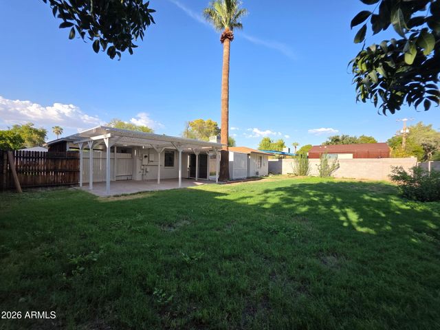 3207 E MEDLOCK Drive, Phoenix, AZ 85018