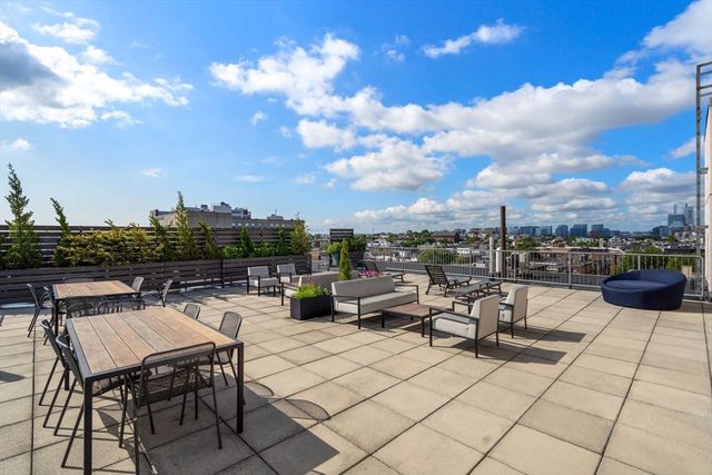 156 Porter St 240, Boston, MA 02128