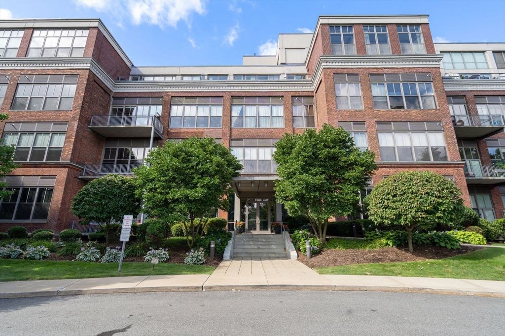 156 Porter St 240, Boston, MA 02128