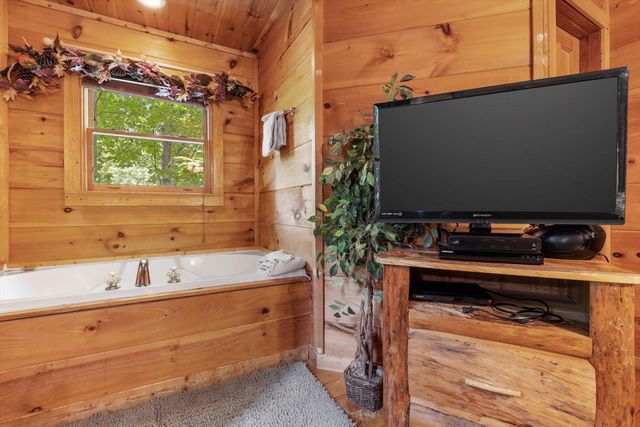 2457 N School House Gap Road, Sevierville, TN 37876