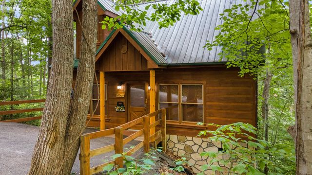 2457 N School House Gap Road, Sevierville, TN 37876