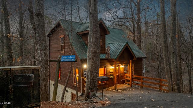 2457 N School House Gap Road, Sevierville, TN 37876