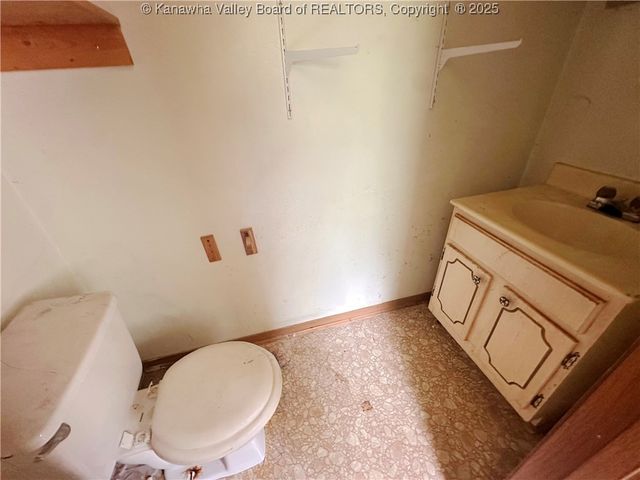 10 CORDOBA Drive, Hurricane, WV 25526