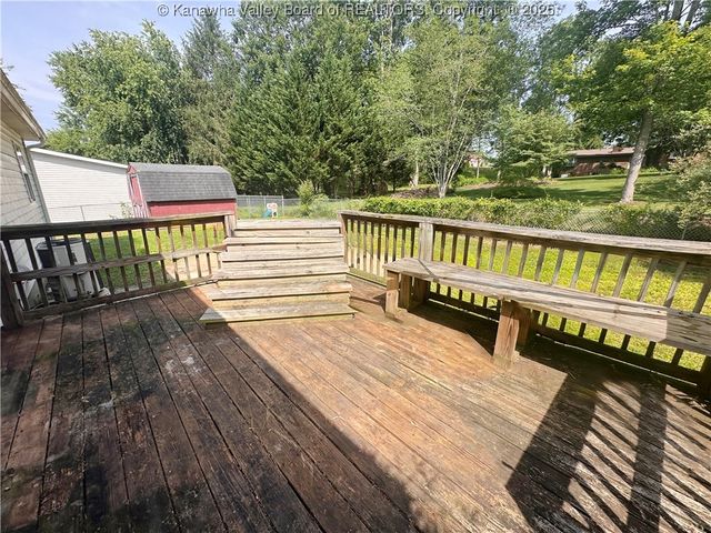 10 CORDOBA Drive, Hurricane, WV 25526