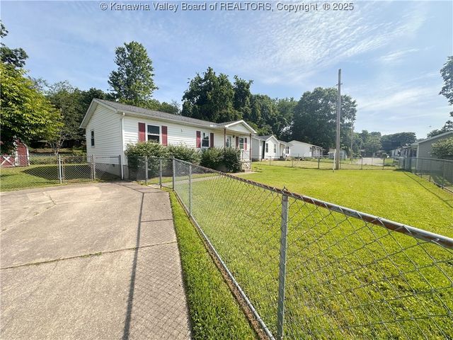 10 CORDOBA Drive, Hurricane, WV 25526