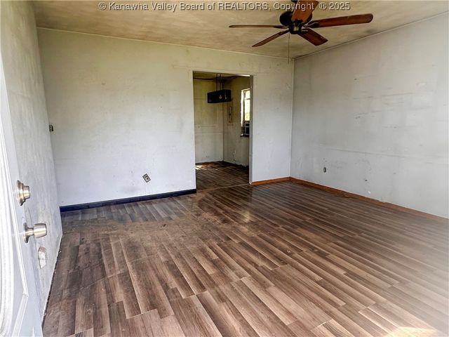 10 CORDOBA Drive, Hurricane, WV 25526