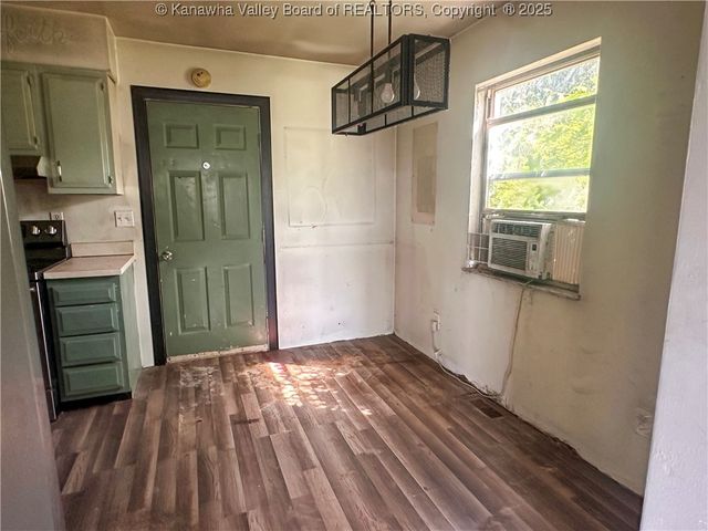 10 CORDOBA Drive, Hurricane, WV 25526