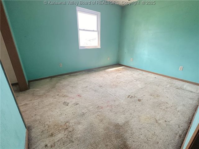 10 CORDOBA Drive, Hurricane, WV 25526