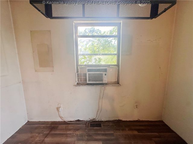 10 CORDOBA Drive, Hurricane, WV 25526