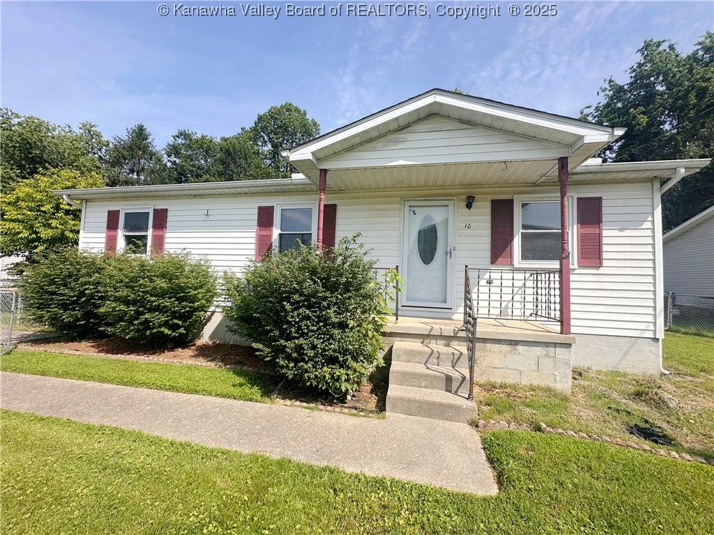 10 CORDOBA Drive, Hurricane, WV 25526