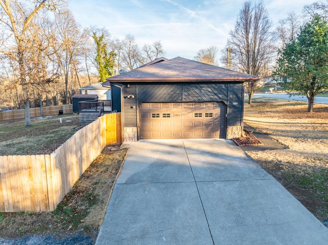 1407 N 14th Street, Ozark, MO 65721