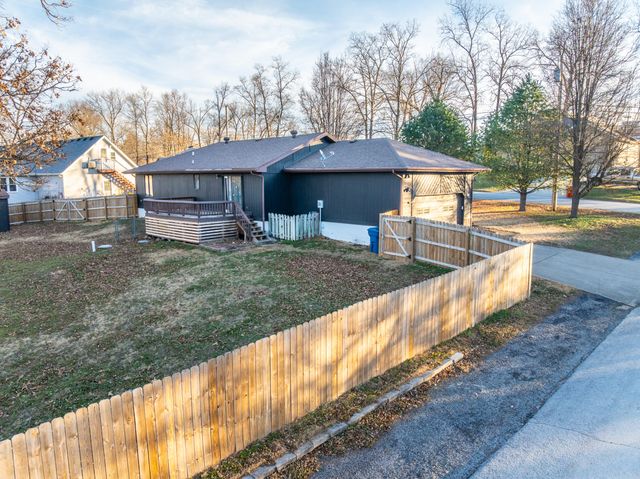1407 N 14th Street, Ozark, MO 65721
