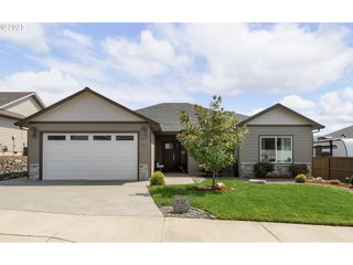 832 SAND PINES Ave, Sutherlin, OR 97479
