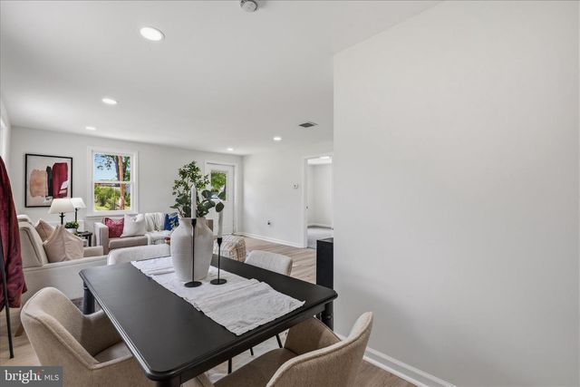 945 RENFREW, Baltimore, MD 21221