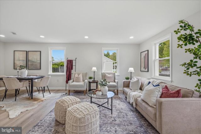 945 RENFREW, Baltimore, MD 21221