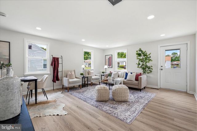 945 RENFREW, Baltimore, MD 21221