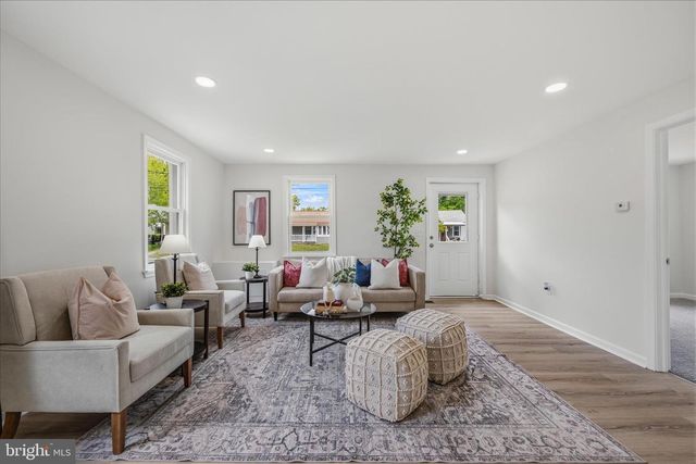 945 RENFREW, Baltimore, MD 21221