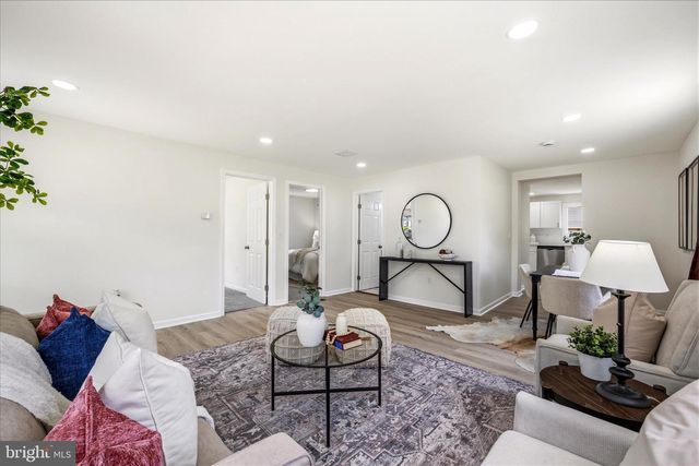 945 RENFREW, Baltimore, MD 21221