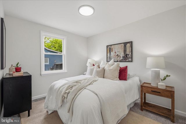 945 RENFREW, Baltimore, MD 21221