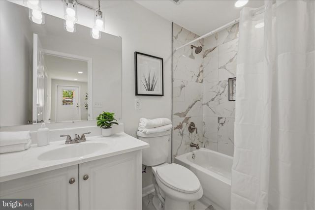 945 RENFREW, Baltimore, MD 21221