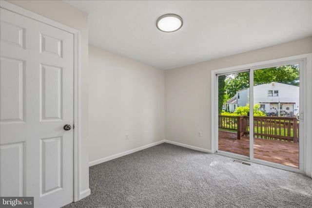 945 RENFREW, Baltimore, MD 21221