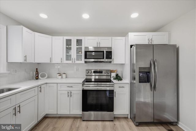 945 RENFREW, Baltimore, MD 21221