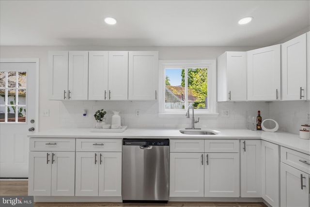 945 RENFREW, Baltimore, MD 21221