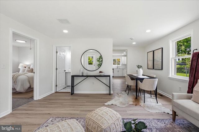 945 RENFREW, Baltimore, MD 21221