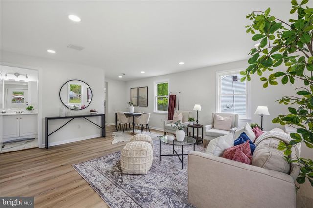 945 RENFREW, Baltimore, MD 21221