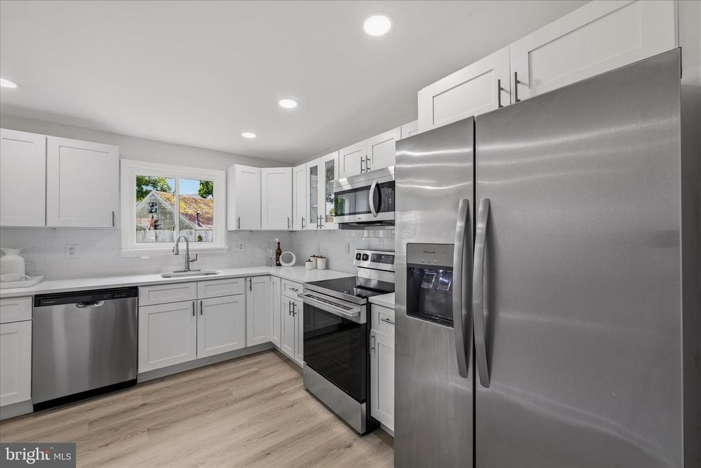 945 RENFREW, Baltimore, MD 21221
