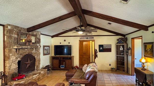 112 W Deerfield, Ingram, TX 78025