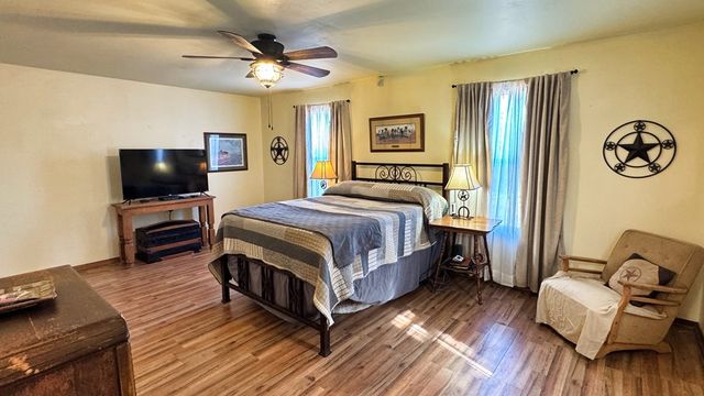 112 W Deerfield, Ingram, TX 78025