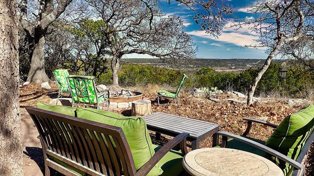 112 W Deerfield, Ingram, TX 78025