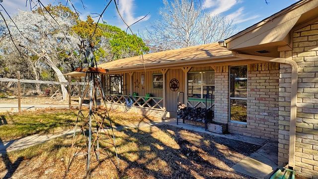 112 W Deerfield, Ingram, TX 78025