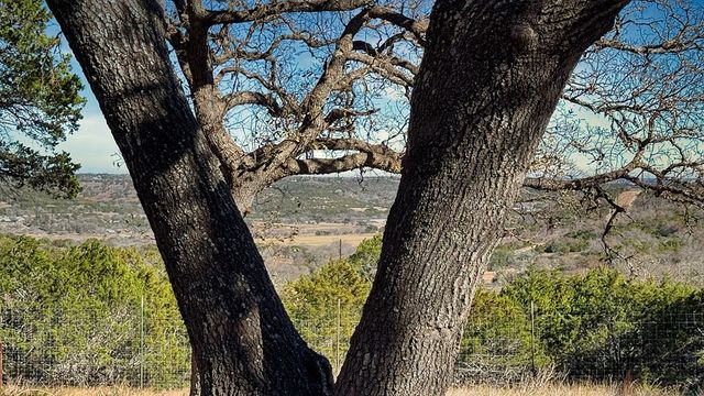 112 W Deerfield, Ingram, TX 78025