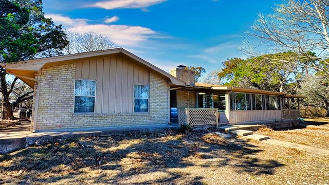 112 W Deerfield, Ingram, TX 78025