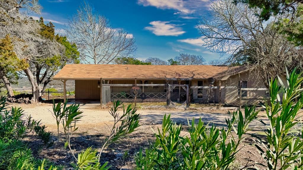 112 W Deerfield, Ingram, TX 78025