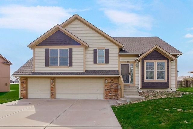 11212 N Summit Street, Kansas City, MO 64155