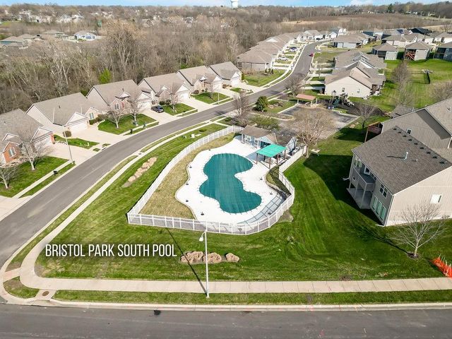 11212 N Summit Street, Kansas City, MO 64155