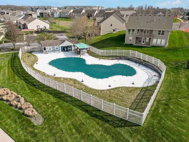 11212 N Summit Street, Kansas City, MO 64155