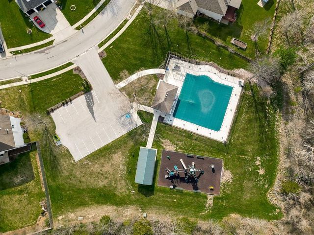 11212 N Summit Street, Kansas City, MO 64155