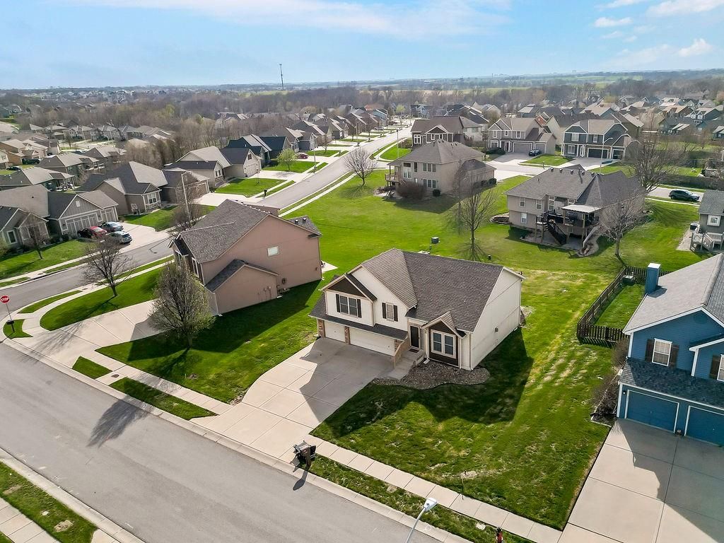 11212 N Summit Street, Kansas City, MO 64155