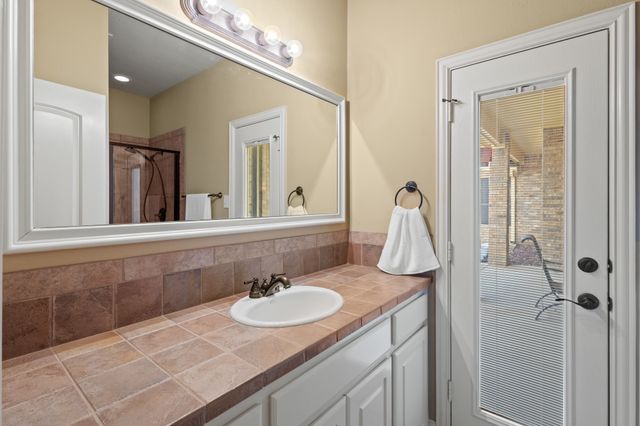 1666 Plum Creek Drive, Midlothian, TX 76065