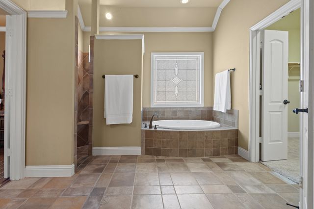 1666 Plum Creek Drive, Midlothian, TX 76065