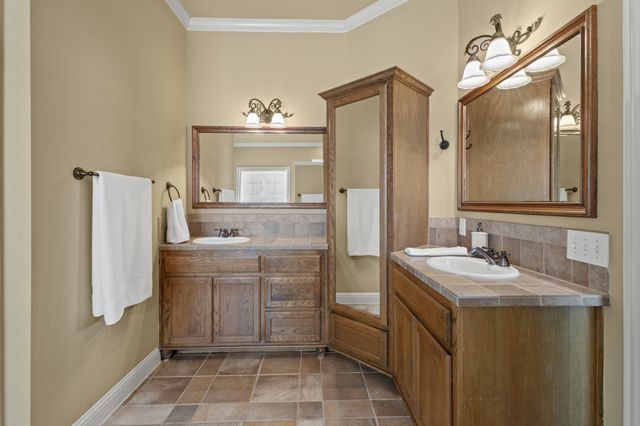1666 Plum Creek Drive, Midlothian, TX 76065