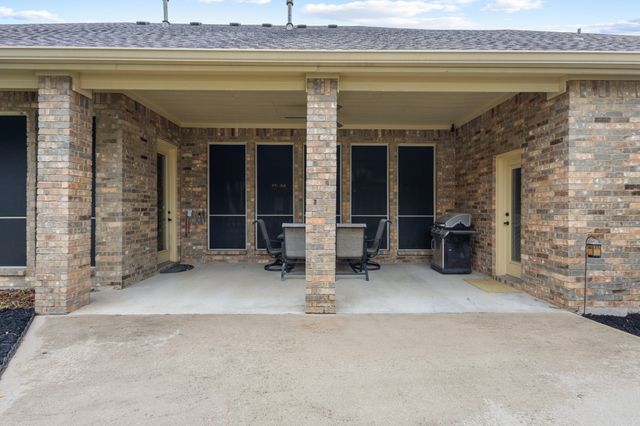 1666 Plum Creek Drive, Midlothian, TX 76065