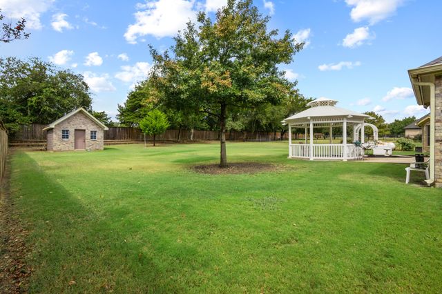 1666 Plum Creek Drive, Midlothian, TX 76065